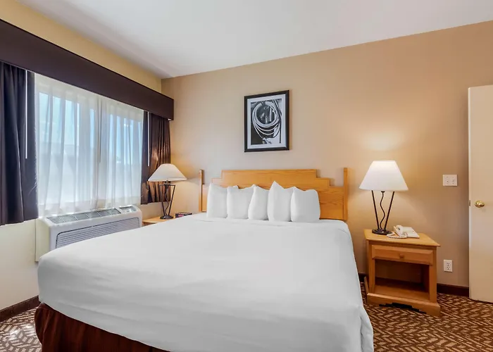 Turquoise Inn & Suites